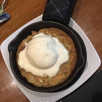 Big Al's - Salted Caramel Cookie Crumch with Vanilla Ice Cream - Sports Bars Near Me - Ontario, California Big Al's - Salted Caramel Cookie Crumch with Vanilla Ice Cream - Sports Bars Near Me - Ontario, California