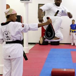 Harlem Tae Kwon Do - Flying sidekick