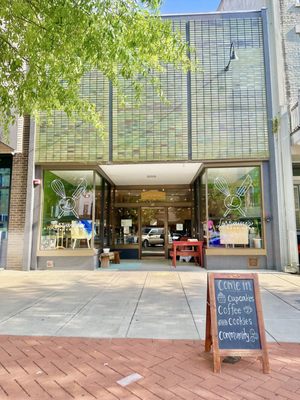 Lorraine's Bake Shop by null