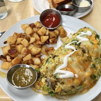 Yolk - Marina City - California Omelet - Breakfast & Brunch Near Me - Chicago, Illinois Yolk - Marina City - California Omelet - Breakfast & Brunch Near Me - Chicago, Illinois