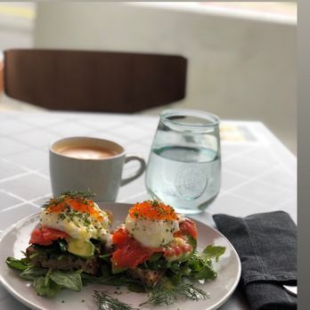 Papille Gustative - Smoked Salmon Benedict - Coffee & Tea Near Me - Santa Monica, California