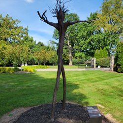 Jaunty Hornbeam - Jaunty Hornbeam sculpture