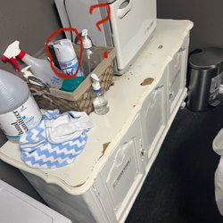 USA Thai Massage - Very unclean looking, and what is that brown stuff on the Lysol can?!?!