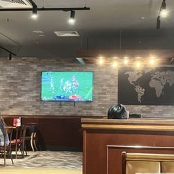 TGI Fridays Greenhills - Interior wall decoration and seating