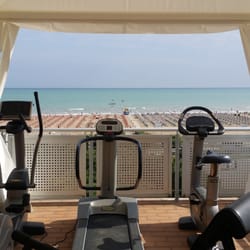 Ambassador - Der unglaublichste Fitnessbereich den ich je gesehen habe!