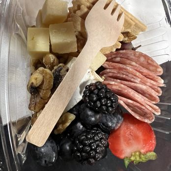 Livermore Wine Trolley - To go charcuterie with delicious Bree and the best grapes ever! - Wine Tours Near Me Livermore Wine Trolley - To go charcuterie with delicious Bree and the best grapes ever! - Wine Tours Near Me