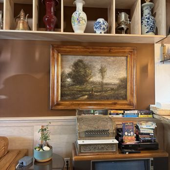 Momo Cafe - Cute decor - Coffee & Tea Near Me - Minneapolis, Minnesota