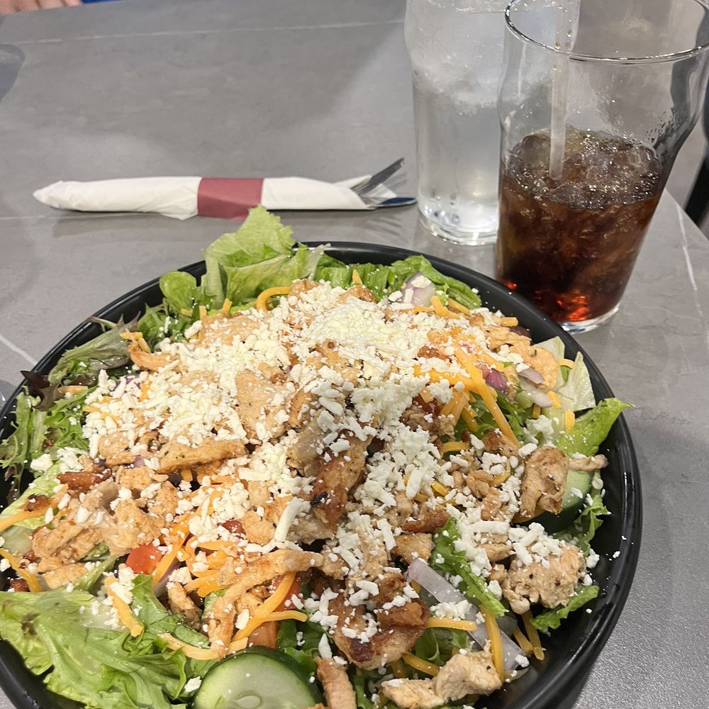 Grilled chicken salad w feta