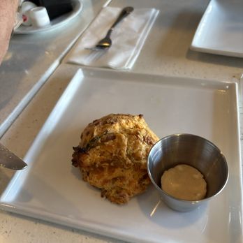 Hungry Crowd - New American Near Me - Los Angeles, California