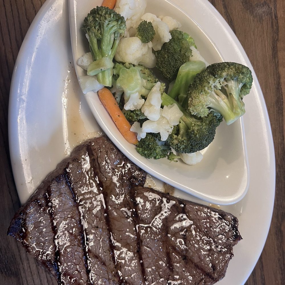 Colton's Steakhouse & Grill - Sirloin and vegetables - American Near Me - Van Buren, Arkansas Colton's Steakhouse & Grill - Sirloin and vegetables - American Near Me - Van Buren, Arkansas