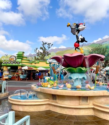 Mickey's Toontown by null