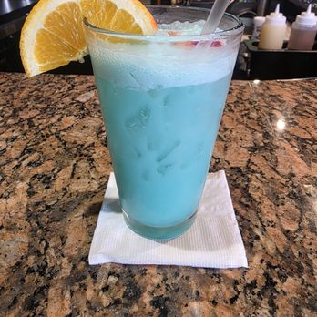 3 Brothers Lounge - Blue Hawaiian - not good - Italian Near Me - Wheaton, Maryland
