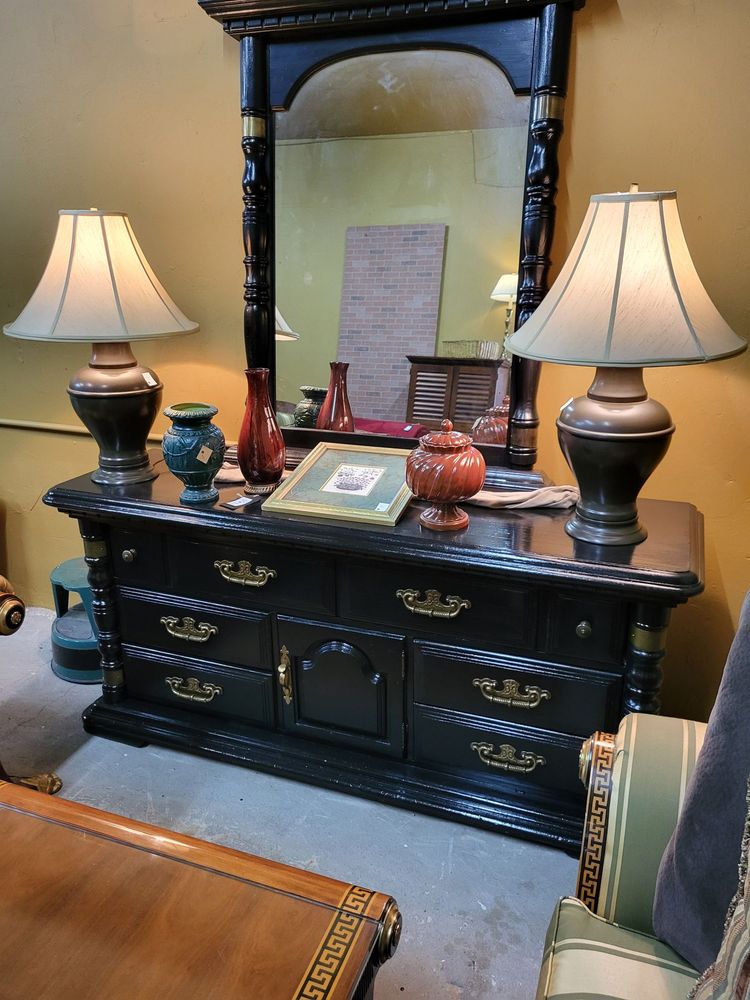 MANNA HOUSE THRIFT STORE Updated September 2024 27 Photos 212 N