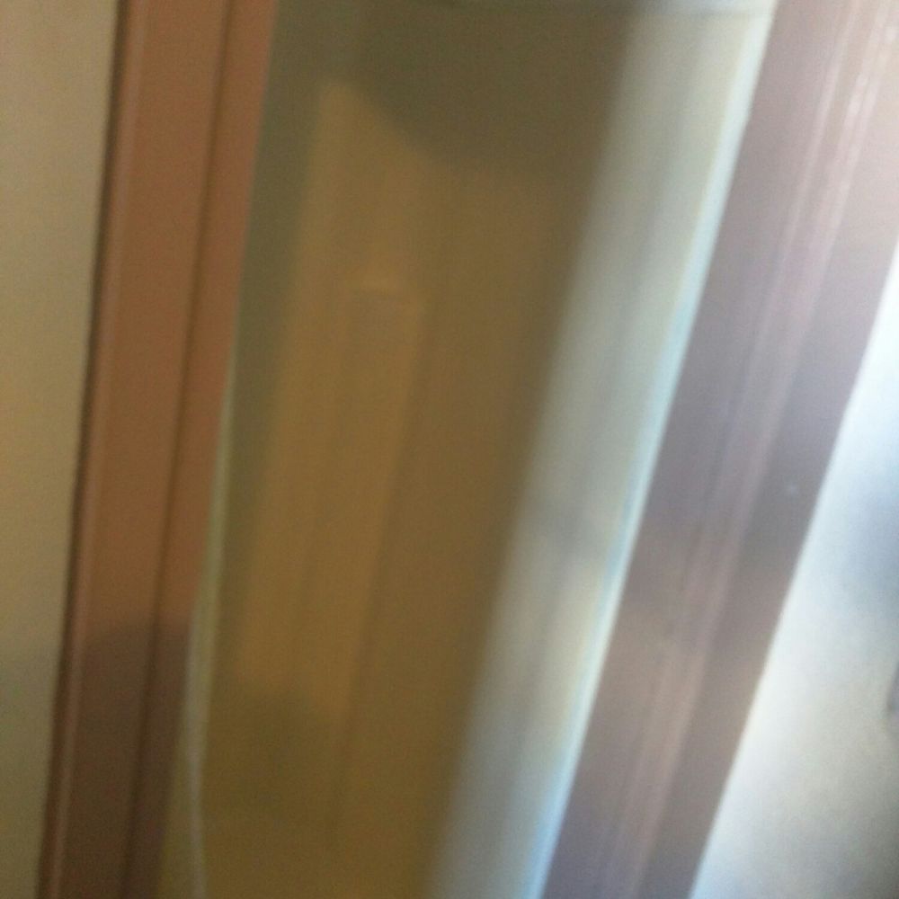 Monterey Inn - Tiny shower - Hotels Near Me - Wilmington, California Monterey Inn - Tiny shower - Hotels Near Me - Wilmington, California