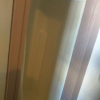 Monterey Inn - Tiny shower - Hotels Near Me - Wilmington, California Monterey Inn - Tiny shower - Hotels Near Me - Wilmington, California