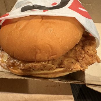 Roaming Rooster Burke - Honey butter chicken burger - Chicken Shop Near Me - Burke, Virginia