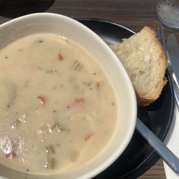 Rising Tide Tavern - Cup of clam chowder with piece of sourdough - American Near Me - Pacific Beach, Washington Rising Tide Tavern - Cup of clam chowder with piece of sourdough - American Near Me - Pacific Beach, Washington
