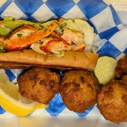 Tommy's Clam Shack - Hot Trio ($29.99): 3/4 Hot Lobster Roll, 3 Clam Cakes & Cup of Chowder