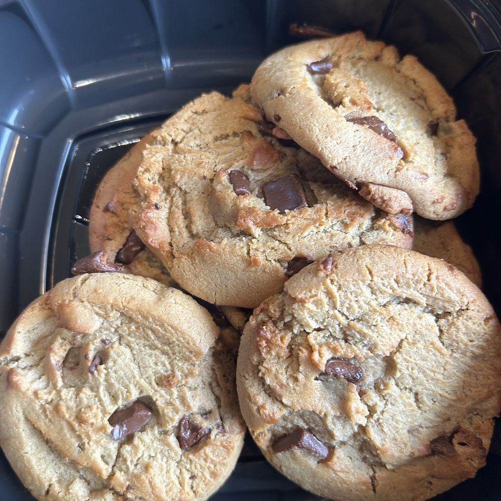 Papa Vinos Italian Kitchen - Chocolate Chip Cookies - Italian Near Me - Warsaw, Indiana Papa Vinos Italian Kitchen - Chocolate Chip Cookies - Italian Near Me - Warsaw, Indiana