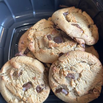 Papa Vinos Italian Kitchen - Chocolate Chip Cookies - Italian Near Me - Warsaw, Indiana Papa Vinos Italian Kitchen - Chocolate Chip Cookies - Italian Near Me - Warsaw, Indiana