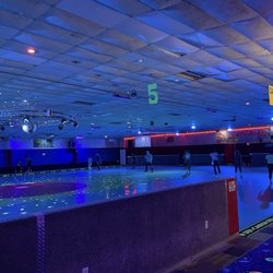 Skate World Center - On adult night