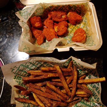 Wingstop - This was supposed to be a 10 piece... Fries are burned and we waited 40 mins for this - Chicken Wings Near Me - Vista, California