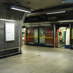 Bermondsey Tube Station - Platform edge doors