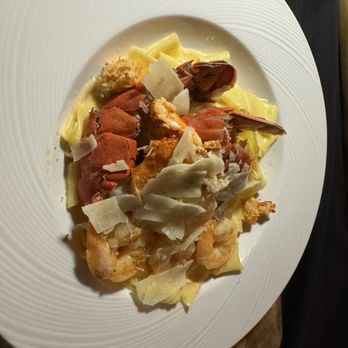 Deluxe Fun Dining - Shrimp and lobster pasta. - Bars Near Me - Charlotte, North Carolina Deluxe Fun Dining - Shrimp and lobster pasta. - Bars Near Me - Charlotte, North Carolina