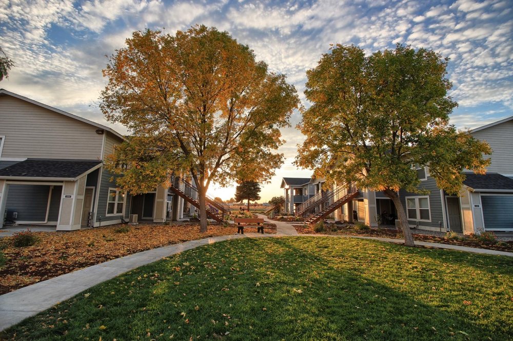 STONEYBROOK APARTMENTS Updated September 2024 933 NW Canal Blvd