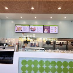 Pinkberry - Great service with a sweet smile and a beautiful clean restaurant!!