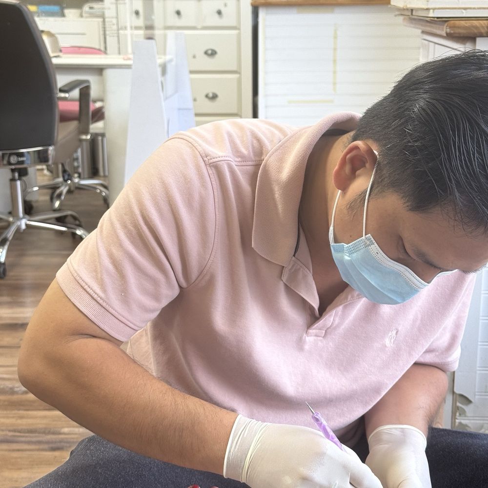 Ask for Steven for a pedicure if you want the best massage! Treated myself to the deluxe pedicure today and it did not disappoint.