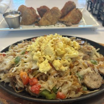 Staks Pancake Kitchen - Memphis - Chicken Sausage Skillet and Steak Eggrolls - American Near Me - Memphis, Tennessee Staks Pancake Kitchen - Memphis - Chicken Sausage Skillet and Steak Eggrolls - American Near Me - Memphis, Tennessee