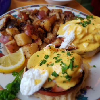 2 Cats Bar Harbor - Traditional eggs Benedict - Coffee & Tea Near Me - Bar Harbor, Maine 2 Cats Bar Harbor - Traditional eggs Benedict - Coffee & Tea Near Me - Bar Harbor, Maine