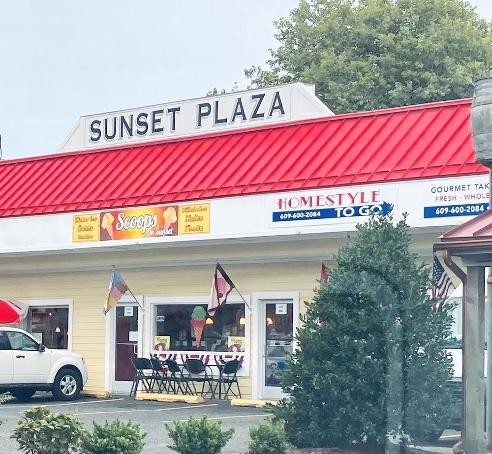SCOOPS ON SUNSET Updated August 2024 14 Photos & 33 Reviews 102 Sunset Blvd, Cape May, New
