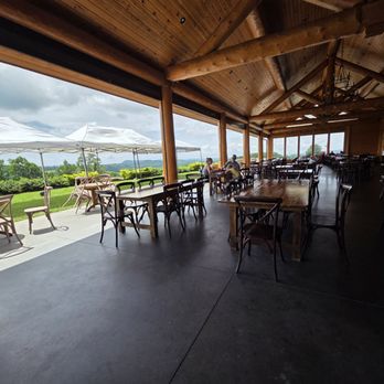 Point Lookout Vineyards - Wine Tasting Room Near Me - Hendersonville, North Carolina Point Lookout Vineyards - Wine Tasting Room Near Me - Hendersonville, North Carolina