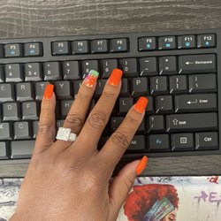Hollywood Nails and Spa