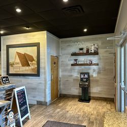Pete's Family Restaurant - Entryway/decor, Oct 2025.