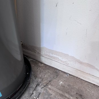 Rock Solid Home Inspections - Water marks behind water heater - Home Inspectors Near Me - Clearwater, Florida Rock Solid Home Inspections - Water marks behind water heater - Home Inspectors Near Me - Clearwater, Florida