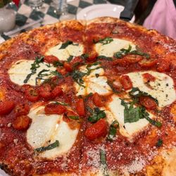 Oma's Restaurant - Margherita Pizza