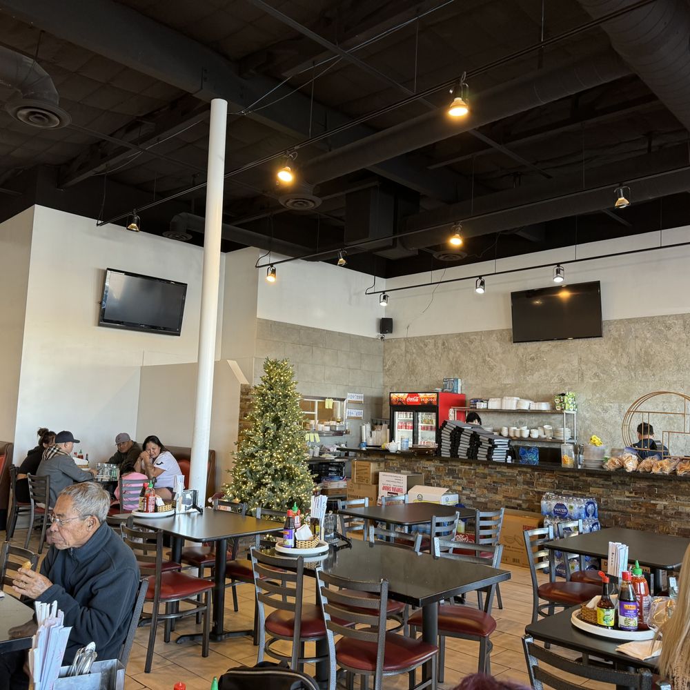 Saigon Jade Restaurant - Interior - Vietnamese Near Me - Mesa, Arizona Saigon Jade Restaurant - Interior - Vietnamese Near Me - Mesa, Arizona