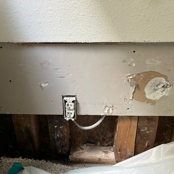 VEDA - Black mold, exposed electrical, open wall for weeks - Apartments Near Me - Los Angeles, California