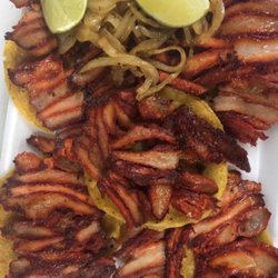 Taqueria Otro Rollo - Tacos de trompo
