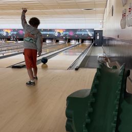 Although not pictured here, the lanes do have bumpers for anyone interested.