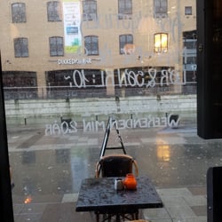 Café LAVA - Et kig ud mod Århus å i regn