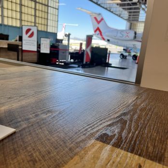 JSX - Lounge, boarding area. - Airlines Near Me - Burbank, California