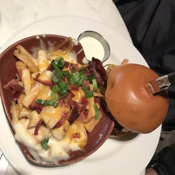 Hard Rock Cafe - Bacon burger, with bacon and cheese fries. - American Near Me - Venezia, VE