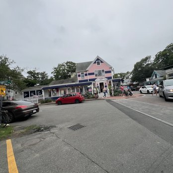 Vineyard Vines - Women's Clothing Near Me - Oak Bluffs, Massachusetts