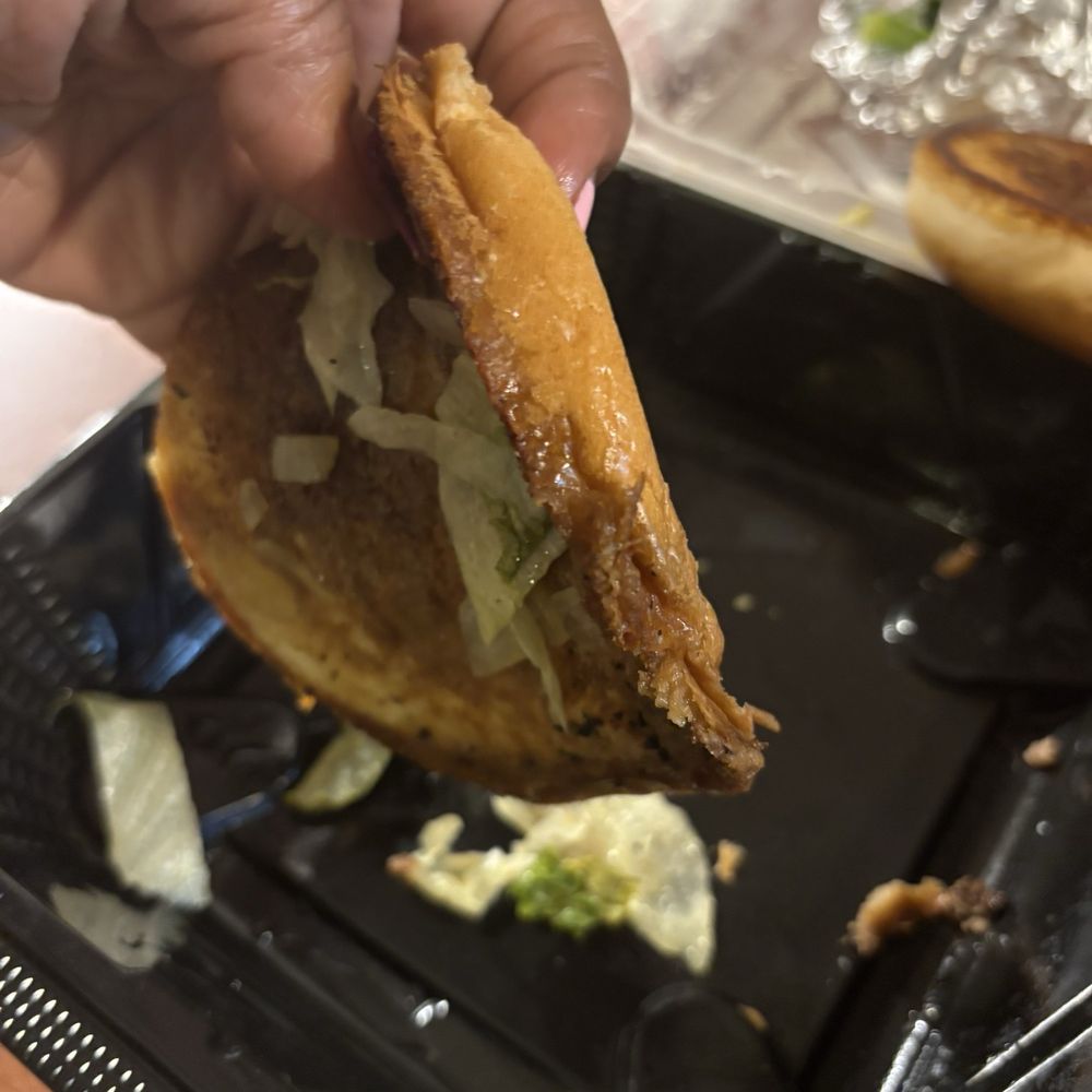 Outback Steakhouse - Soggy wet bun from putting the steamed broccoli into the plate with the burger instead of putting it on the side - Steakhouses Near Me - Alexandria, Louisiana