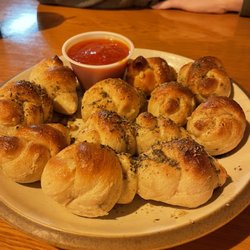 Al's New York Pizza - Garlic knots with warm marinara
