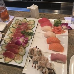 Some nigiri, maguro tataki and a roll. Some nigiri, maguro tataki and a roll.